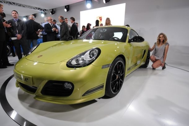 Top speed of the Cayman R is estimated to reach 282 km h