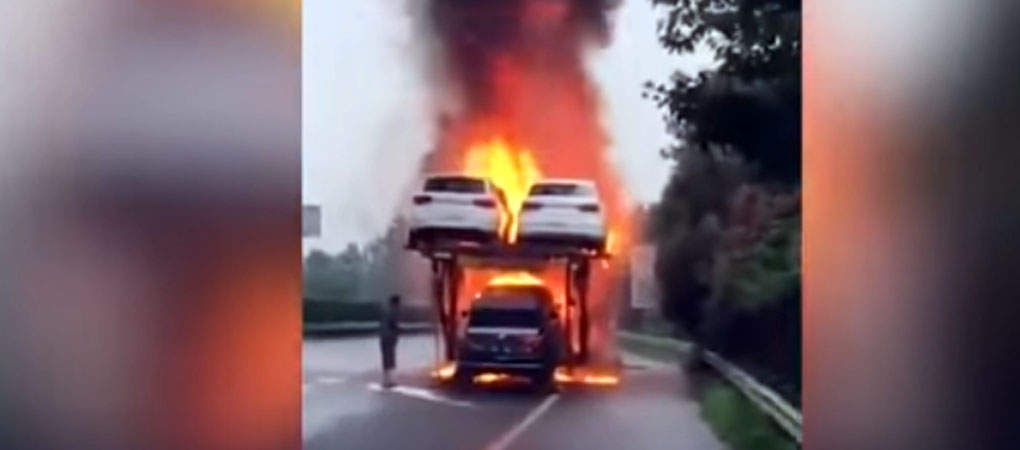 Fearless Chinese Driver Saves A Car From A Fire Blazing Car Lorry